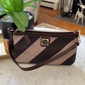 NWOT Dooney & Bourne wristlet